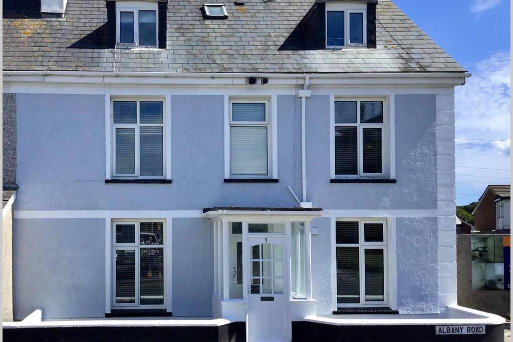 Large 5 Bed 3 Bath House 300 Meters From Beach And Restaurants 新码头 外观 照片